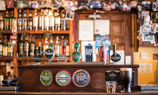 Jak można otworzyć piwo bez otwieracza?