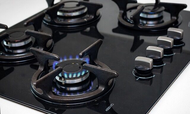 Dlaczego drzwi od zmywarki ciężko się otwierają?