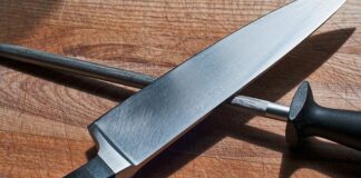 Jaki kamień do ostrzenia dłut?