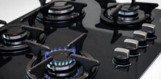 Dlaczego zmywarka nie pobiera płynu do nabłyszczania?